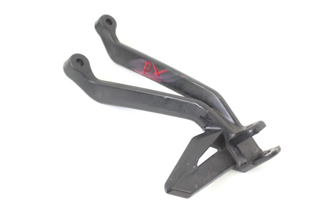 TRIUMPH STREET TRIPLE RS 765 T2081986 STAFFA PEDANA POSTERIORE DESTRA 20 - 22 REAR RIGHT FOOTREST HOLDER