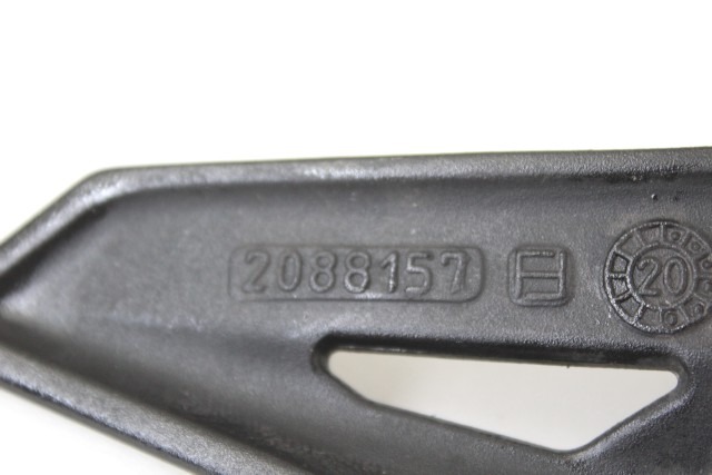 TRIUMPH STREET TRIPLE RS 765 T2081986 STAFFA PEDANA POSTERIORE DESTRA 20 - 22 REAR RIGHT FOOTREST HOLDER