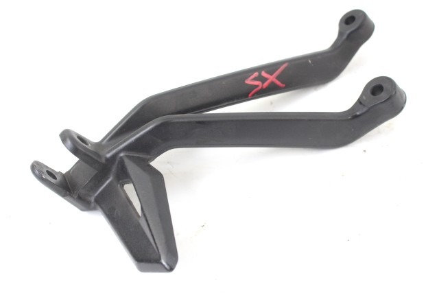 TRIUMPH STREET TRIPLE RS 765 T2081987 STAFFA PEDANA POSTERIORE SINISTRA 20 - 22 REAR LEFT FOOTREST HOLDER
