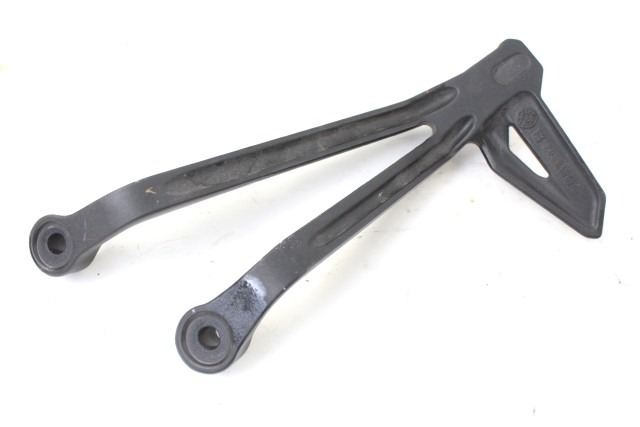 TRIUMPH STREET TRIPLE RS 765 T2081987 STAFFA PEDANA POSTERIORE SINISTRA 20 - 22 REAR LEFT FOOTREST HOLDER