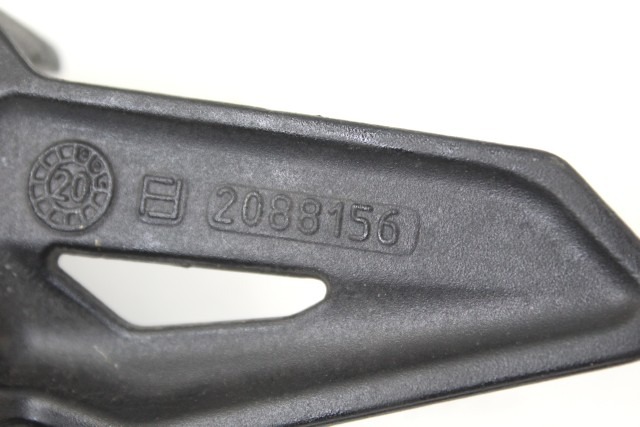 TRIUMPH STREET TRIPLE RS 765 T2081987 STAFFA PEDANA POSTERIORE SINISTRA 20 - 22 REAR LEFT FOOTREST HOLDER
