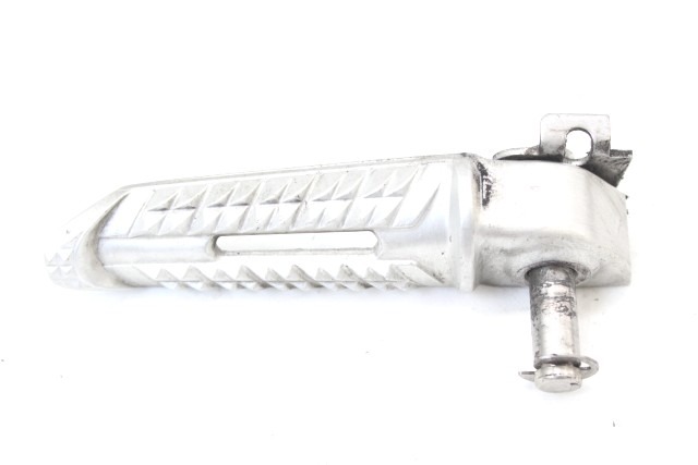 TRIUMPH STREET TRIPLE RS 765 T2088110 PEDANA POSTERIORE DESTRA 20 - 22 REAR RIGHT FOOTREST