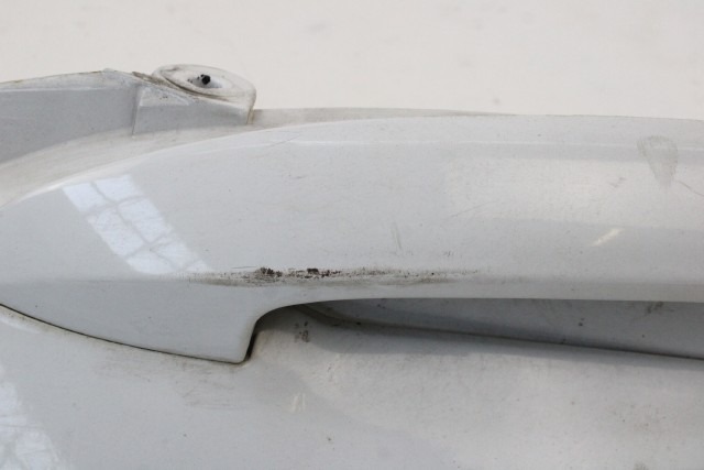 SUZUKI BURGMAN AN 400 4623014813 MANIGLIA PASSEGGERO SINISTRA 99 - 00 LEFT PILLION HANDLE CON GRAFFI